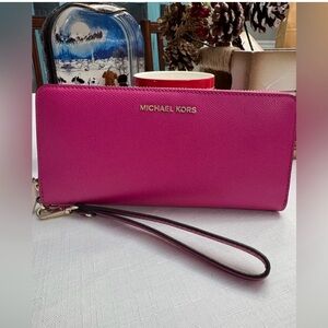 NWT MK Jet Set Travel continental wallet